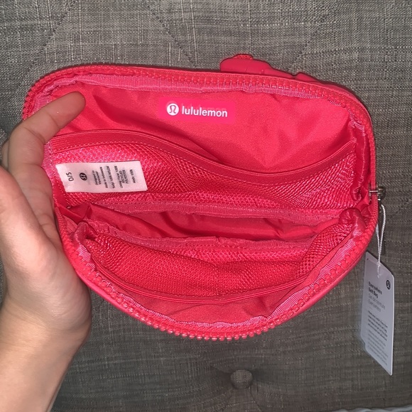 Lululemon Everywhere Belt Bag in LipGloss BARBICORE BARBIE PINK - Picture 12 of 12